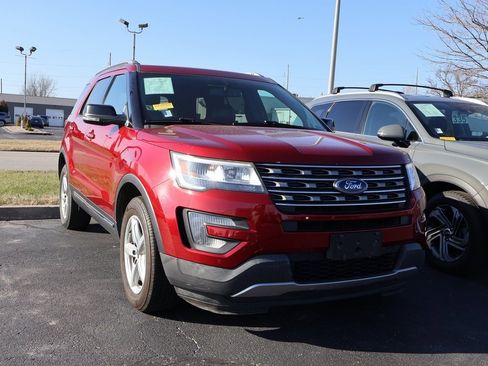 Used 2017 Ford Explorer XLT w/ Equipment Group 202A image 11