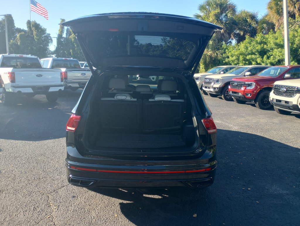 Used 2024 Volkswagen Tiguan SE R-Line FWD image 13