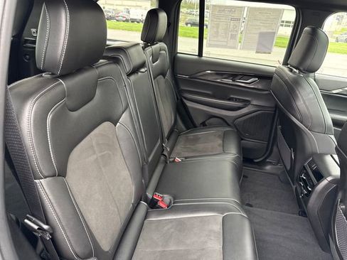 Used 2023 Jeep Grand Cherokee Altitude image 14