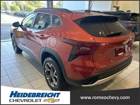 Used 2024 Chevrolet Trax LT w/ Driver Confidence Package FWD image 5