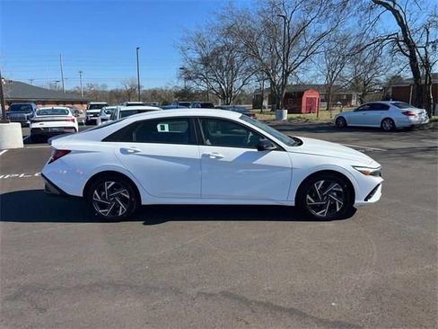 Certified 2025 Hyundai Elantra Sport FWD image 4