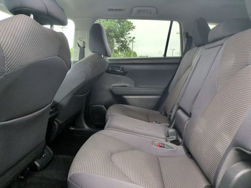 Used 2023 Toyota Highlander L FWD image 30
