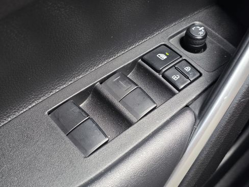 Used 2022 Toyota Corolla Cross LE FWD image 28