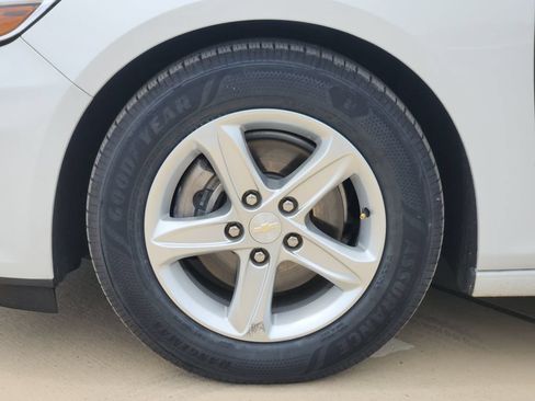 Used 2024 Chevrolet Malibu LS w/ Driver Confidence Package FWD image 10