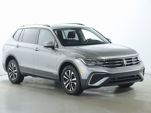 Used 2023 Volkswagen Tiguan S FWD image 9