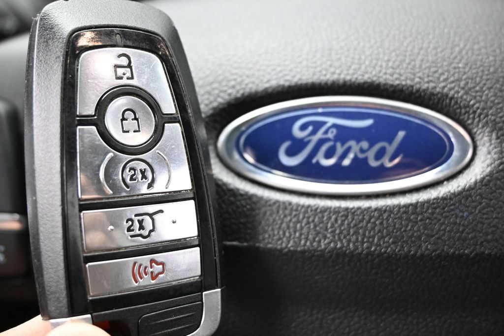 Used 2025 Ford Escape ST-Line Select AWD/4WD image 37