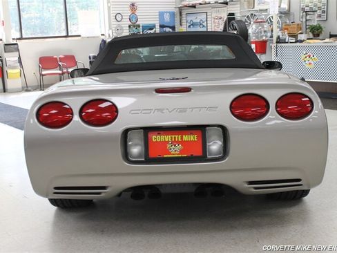 Used 2000 Chevrolet Corvette Convertible w/ Performance Handling Pkg RWD image 8
