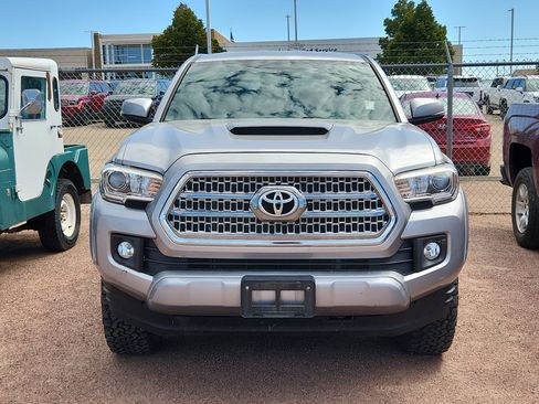 Used 2016 Toyota Tacoma TRD Sport w/ Towing Package AWD/4WD image 2