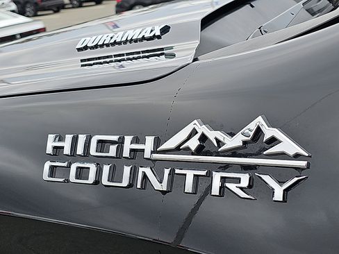 Used 2022 Chevrolet Silverado 1500 High Country w/ High Country Premium Package AWD/4WD image 36