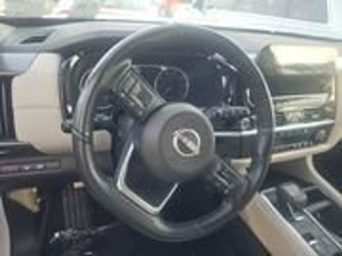 Used 2024 Nissan Pathfinder SL image 8