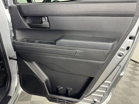 Used 2025 Toyota Tacoma SR5 AWD/4WD image 26