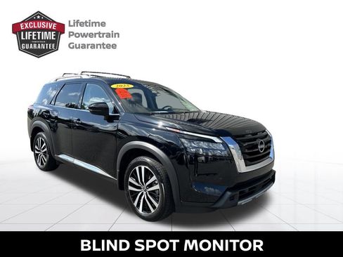Certified 2025 Nissan Pathfinder Platinum w/ Cargo Package FWD image 9
