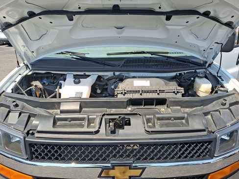 Used 2025 Chevrolet Express 2500 w/ Driver Convenience Package RWD image 27