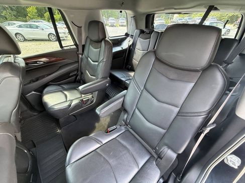 Used 2015 Cadillac Escalade Luxury AWD/4WD image 23