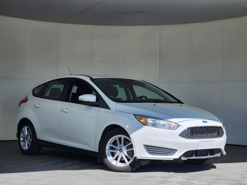 Used 2018 Ford Focus SE w/ Cold Weather Package image 1