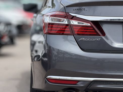 Used 2017 Honda Accord Sport image 7