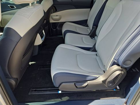 New 2026 Kia Carnival EX FWD image 17