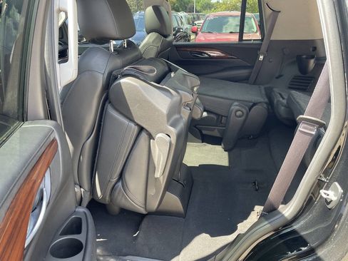 Used 2015 Cadillac Escalade Luxury AWD/4WD image 32