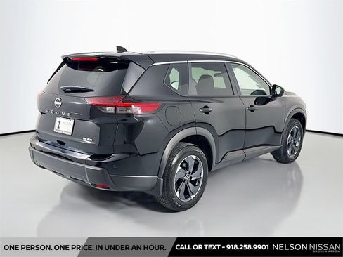 Certified 2025 Nissan Rogue SV w/ SV Premium Package FWD image 5