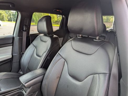 Used 2025 Jeep Compass Limited AWD/4WD image 16