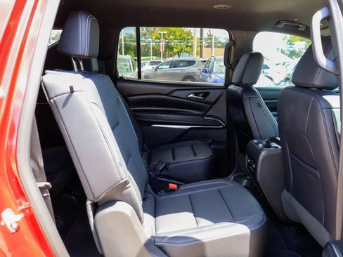 Used 2026 Chevrolet Traverse LT w/ Driver Confidence Package FWD image 10