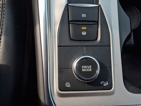 Certified 2022 Ford Explorer XLT w/ Equipment Group 202A image 23