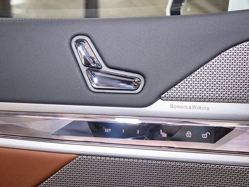 Used 2025 BMW 760i xDrive image 14