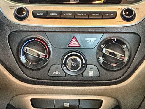 Used 2022 Hyundai Accent SE image 16