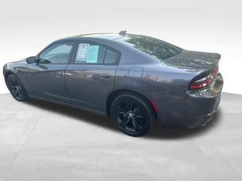 Used 2017 Dodge Charger SXT RWD image 9