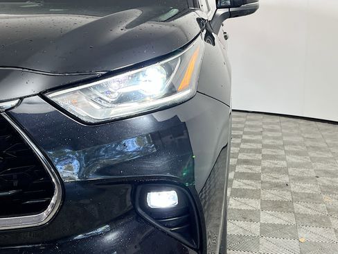 Used 2023 Toyota Highlander Limited image 12