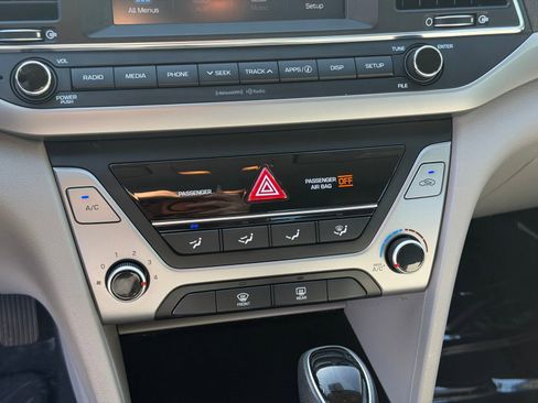 Used 2017 Hyundai Elantra SE FWD image 21