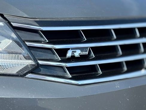 Used 2018 Volkswagen Passat 2.0T R-Line FWD image 12
