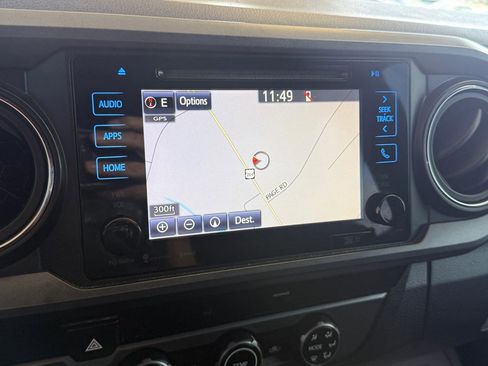 Used 2017 Toyota Tacoma TRD Off-Road w/ Tow Package image 18