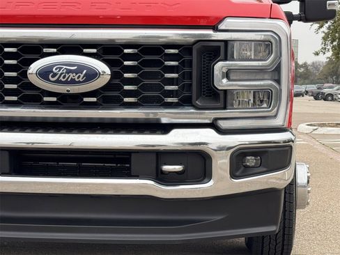 Used 2023 Ford F350 Lariat w/ Chrome Package image 8