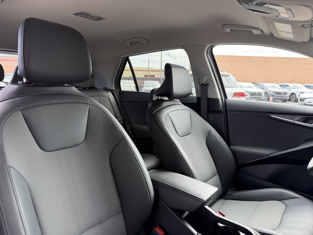 Used 2023 Kia Niro EX FWD image 39