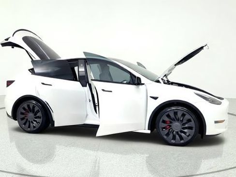 Used 2024 Tesla Model Y Performance AWD/4WD image 20