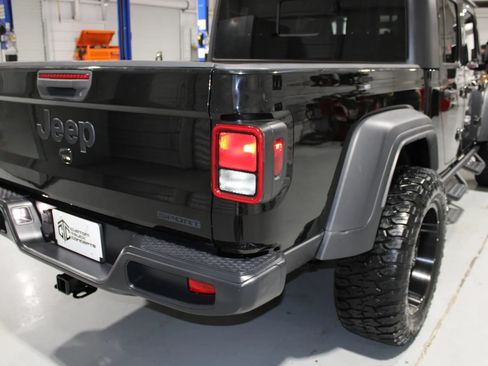 Used 2020 Jeep Gladiator Sport w/ Quick Order Package 24S AWD/4WD image 10