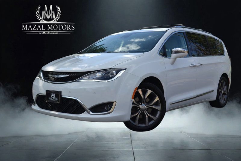 Used 2017 Chrysler Pacifica Limited FWD image 2