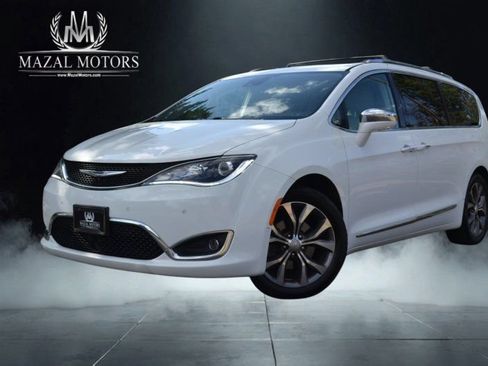 Used 2017 Chrysler Pacifica Limited FWD image 2