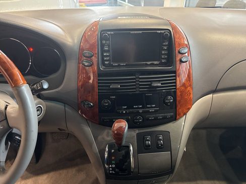 Used 2009 Toyota Sienna XLE Limited image 22