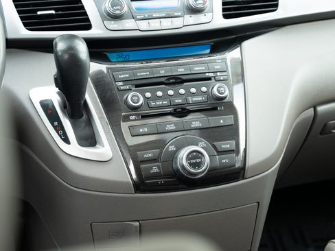 Used 2013 Honda Odyssey Touring image 12