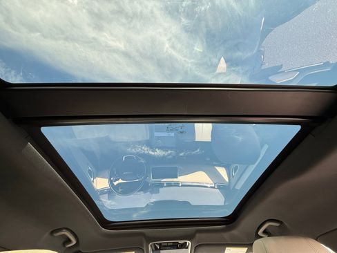 Used 2019 Land Rover Range Rover Velar R-Dynamic SE image 33