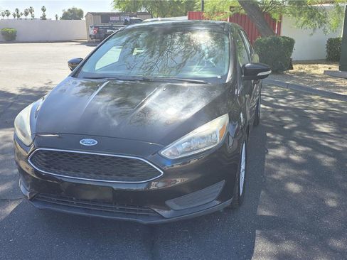 Used 2017 Ford Focus SE FWD image 1