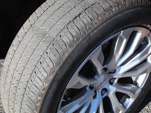 Used 2022 GMC Yukon XL Denali w/ Denali Premium Package image 14