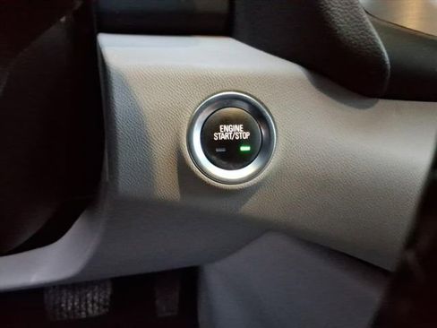 Used 2023 GMC Terrain SLT image 33