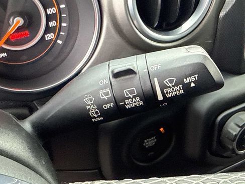 Used 2018 Jeep Wrangler Unlimited Sahara AWD/4WD image 21