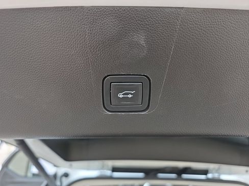 Used 2021 Chevrolet Traverse Premier w/ Redline Edition image 14