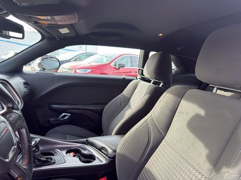 Used 2016 Dodge Challenger SXT image 24