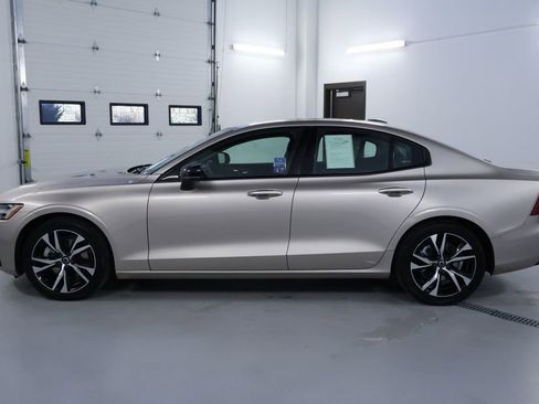 Used 2024 Volvo S60 B5 Core image 4