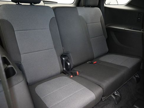 Used 2023 Chevrolet Traverse LT image 40